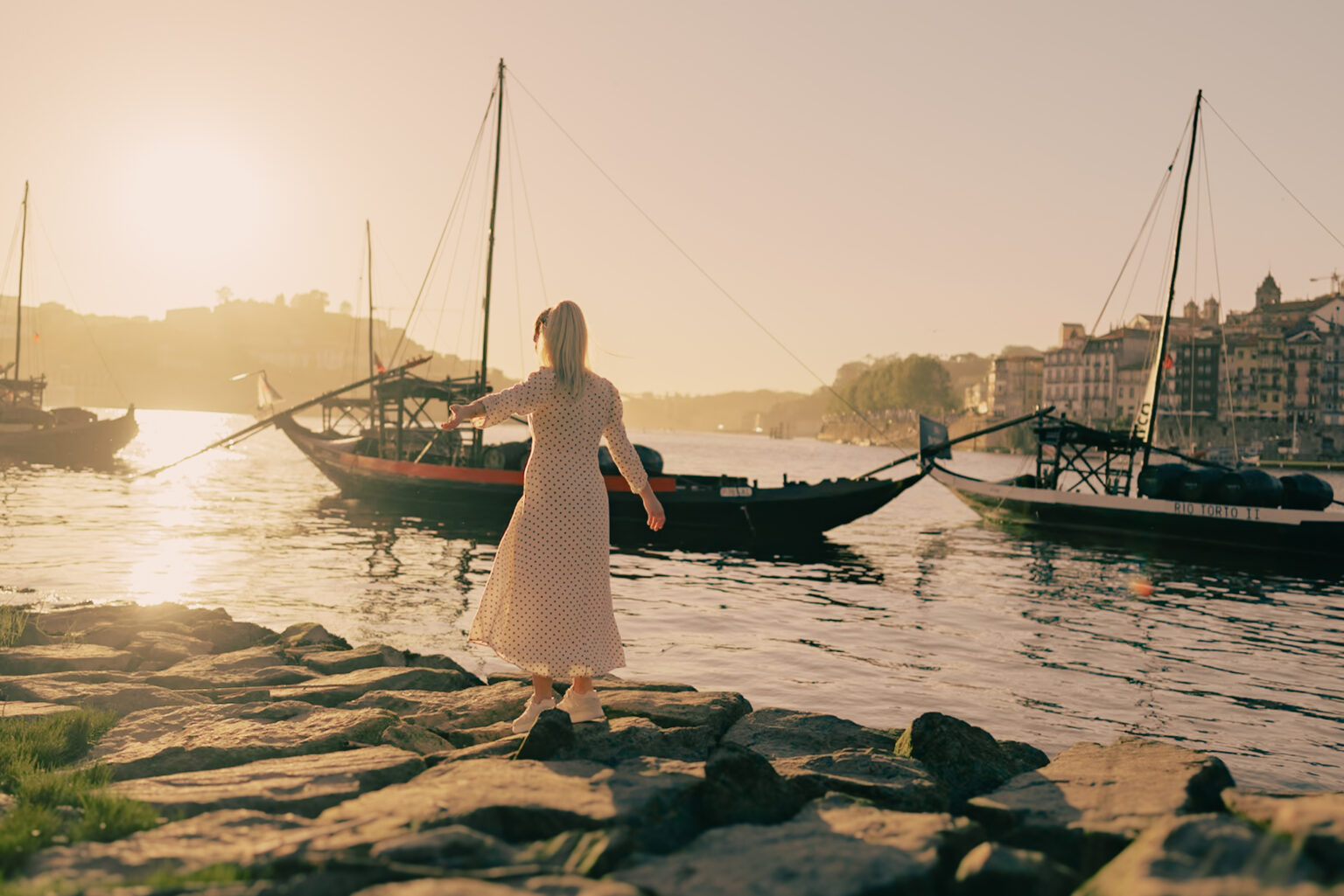 visit and relax at the river side at douro river porto
